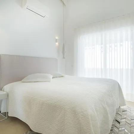 Beautiful Ibiza Style 5 Bedroom 5 Bathroom In Private Pool Ac Casa de hóspedes Ferragudo (Faro)