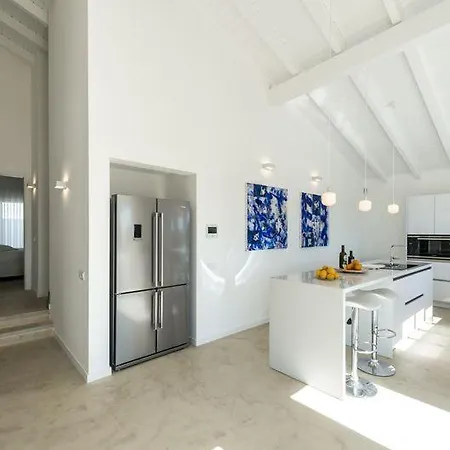 Гостевой дом Beautiful Ibiza Style 5 Bedroom 5 Bathroom In Private Pool Ac *
